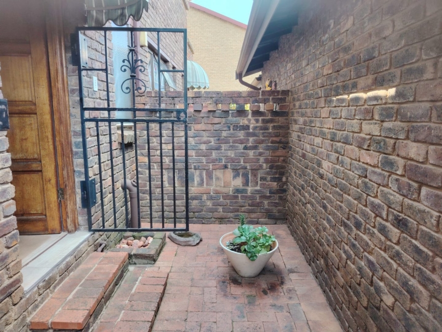 3 Bedroom Property for Sale in Florida Park Gauteng