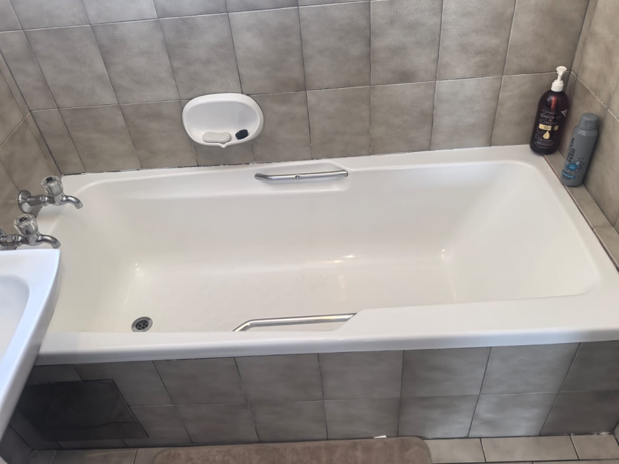 3 Bedroom Property for Sale in Florida Park Gauteng