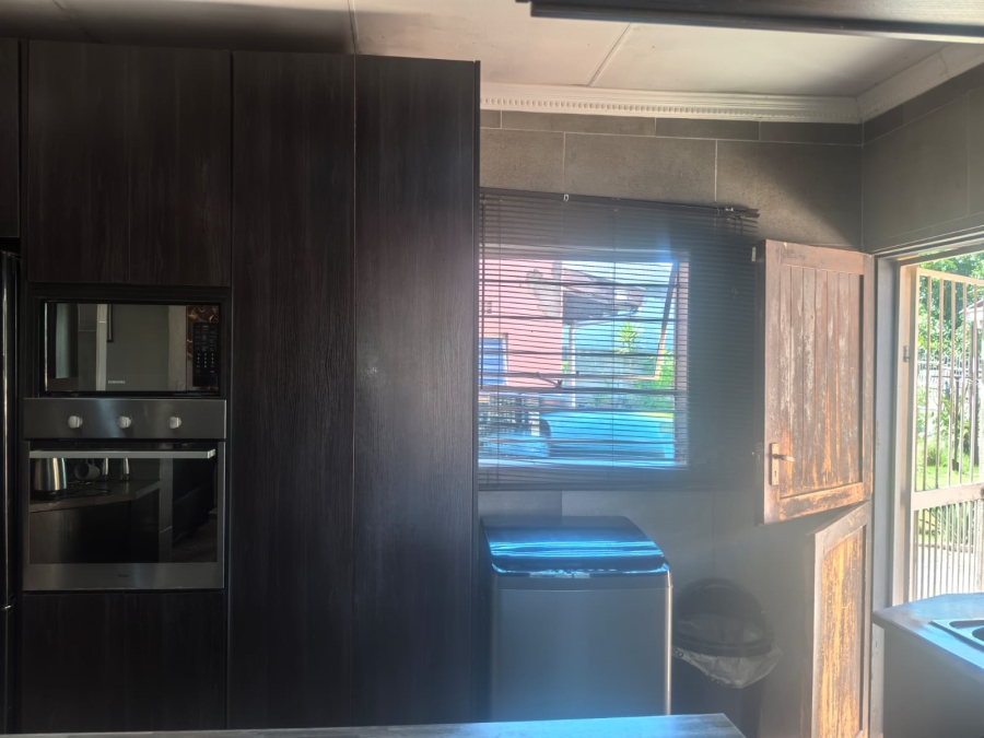 3 Bedroom Property for Sale in Honeydew Manor Gauteng