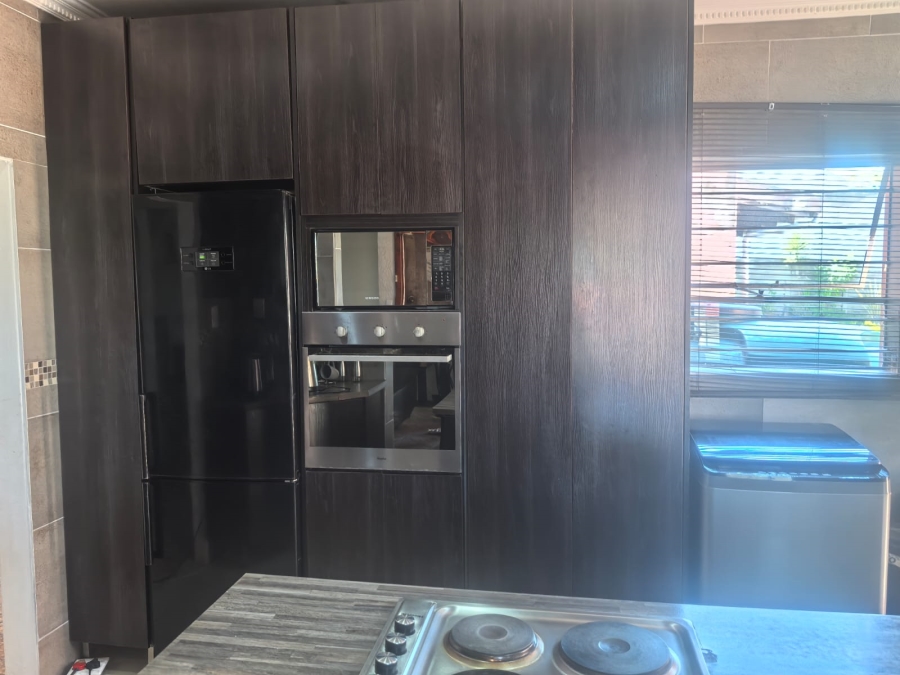 3 Bedroom Property for Sale in Honeydew Manor Gauteng