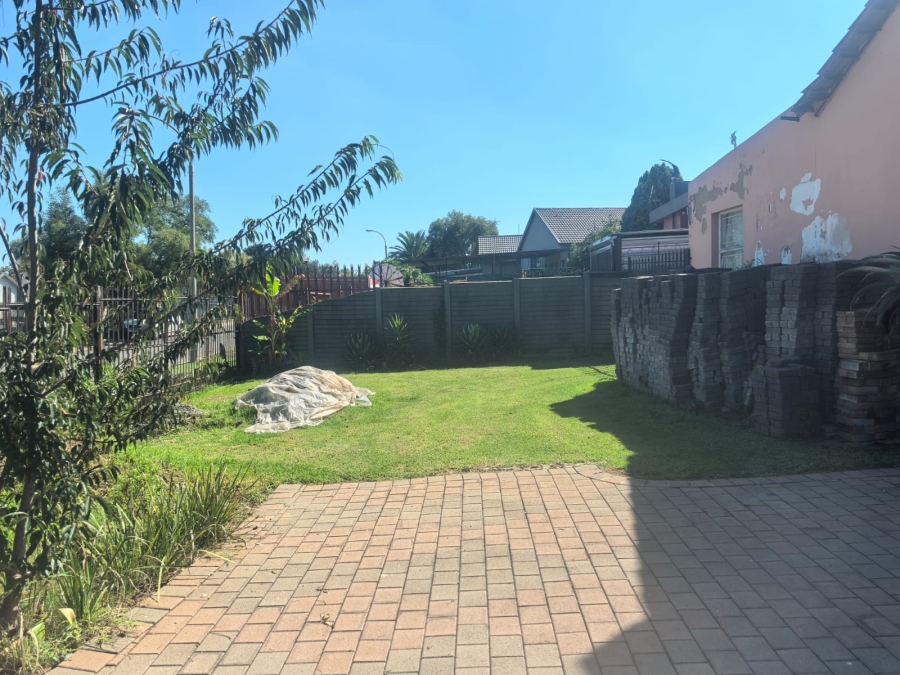 3 Bedroom Property for Sale in Honeydew Manor Gauteng