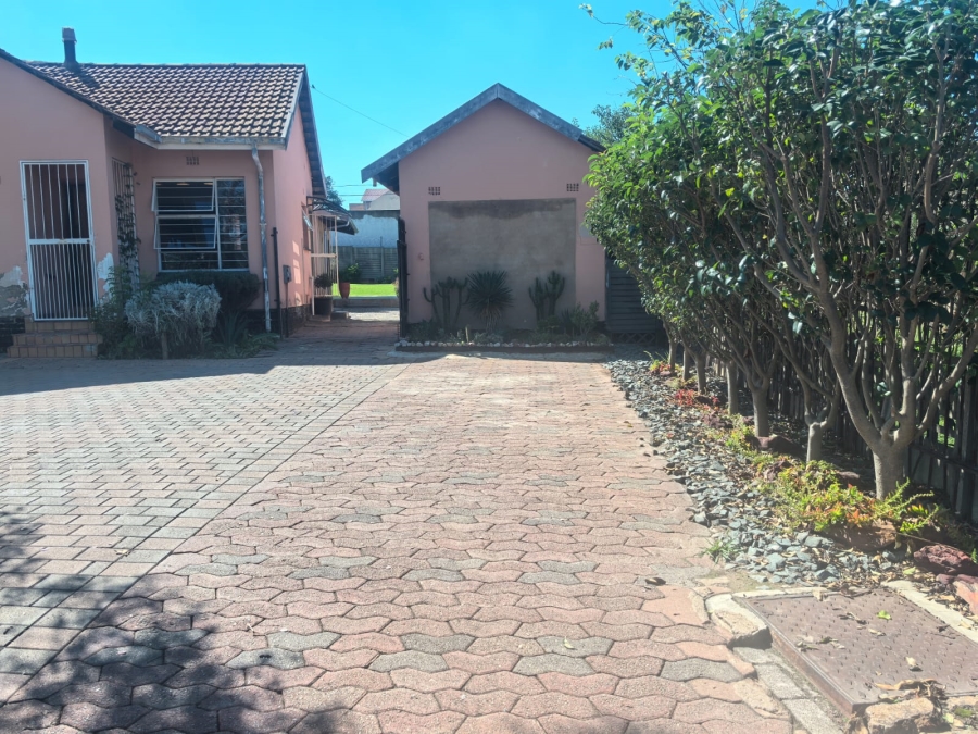 3 Bedroom Property for Sale in Honeydew Manor Gauteng