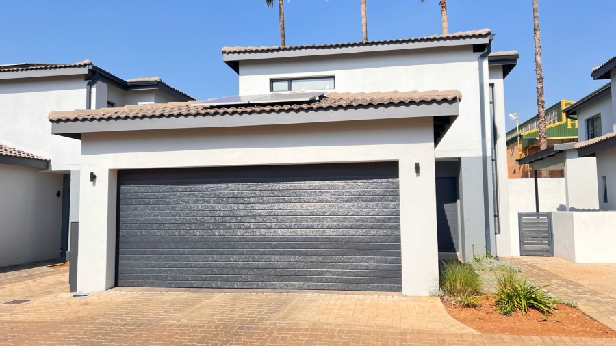 3 Bedroom Property for Sale in Little Falls Gauteng