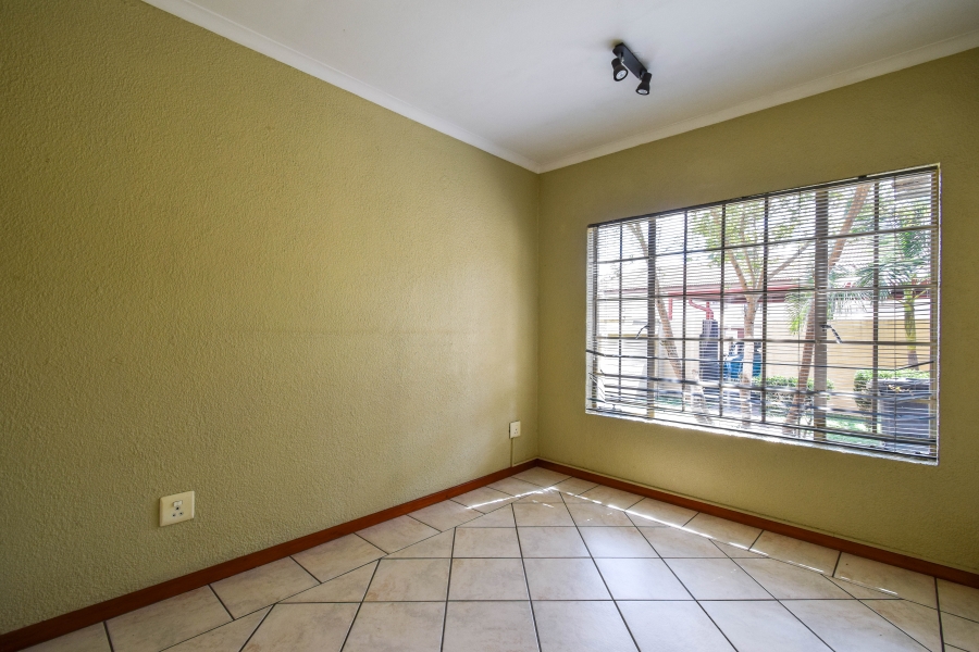 1 Bedroom Property for Sale in Willow Park Manor Gauteng