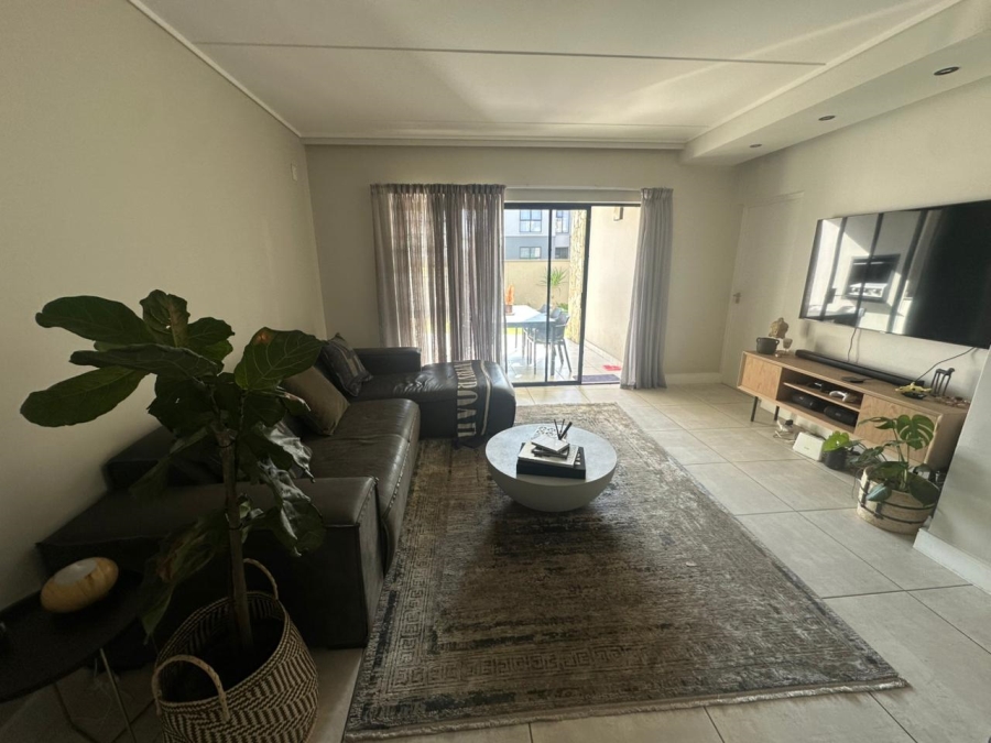 To Let 3 Bedroom Property for Rent in Waterfall Gauteng