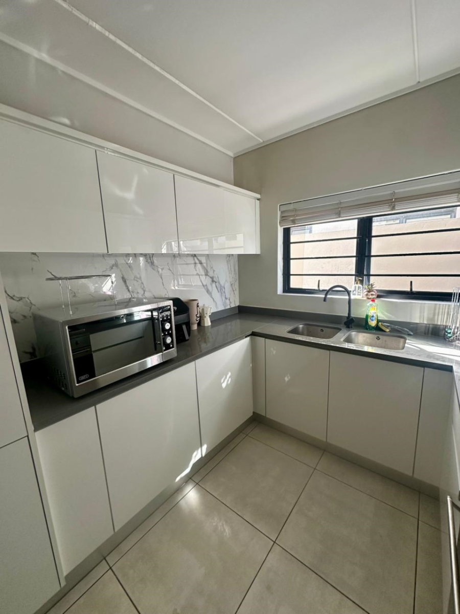 To Let 3 Bedroom Property for Rent in Waterfall Gauteng
