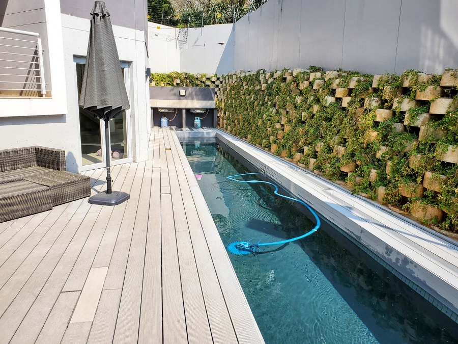 To Let 2 Bedroom Property for Rent in Sandown Gauteng