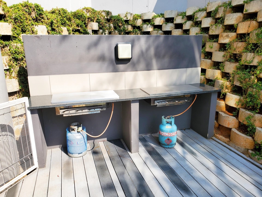 To Let 2 Bedroom Property for Rent in Sandown Gauteng