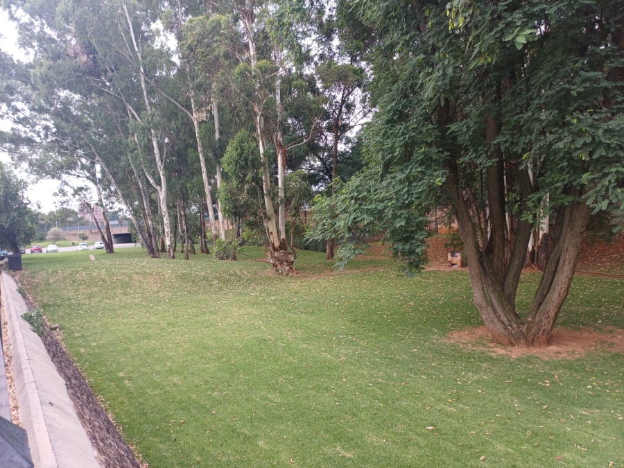 To Let 1 Bedroom Property for Rent in Braamfontein Gauteng