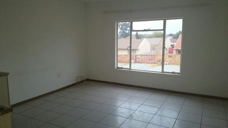 To Let 2 Bedroom Property for Rent in Greenhills Gauteng