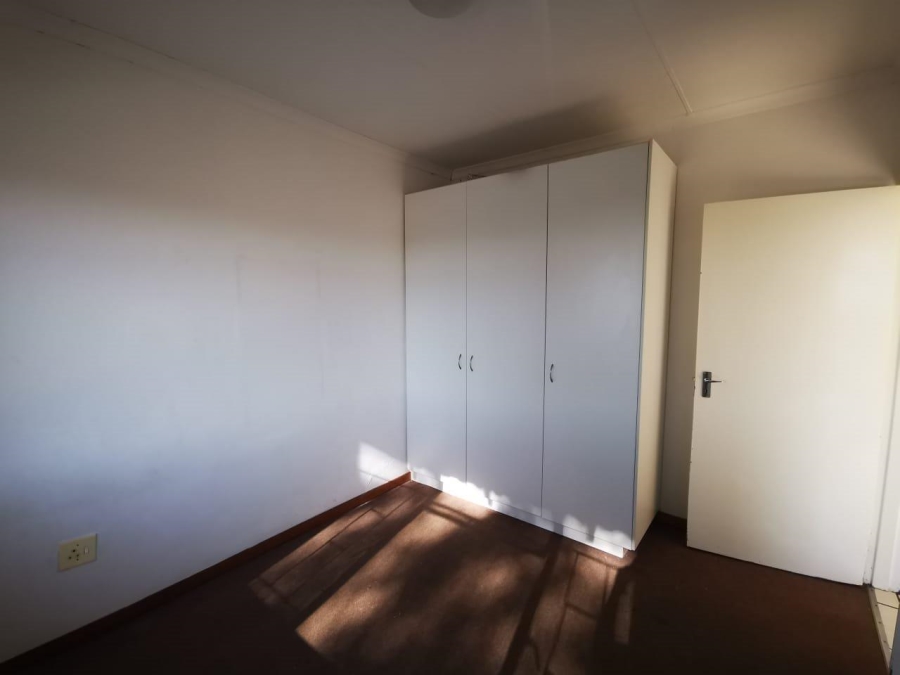 To Let 2 Bedroom Property for Rent in Greenhills Gauteng