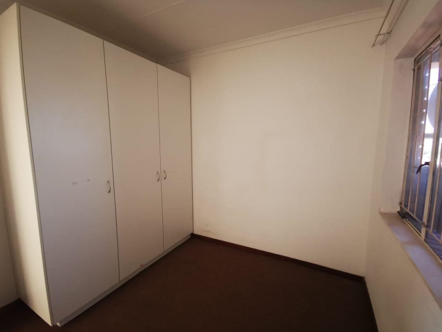 To Let 2 Bedroom Property for Rent in Greenhills Gauteng