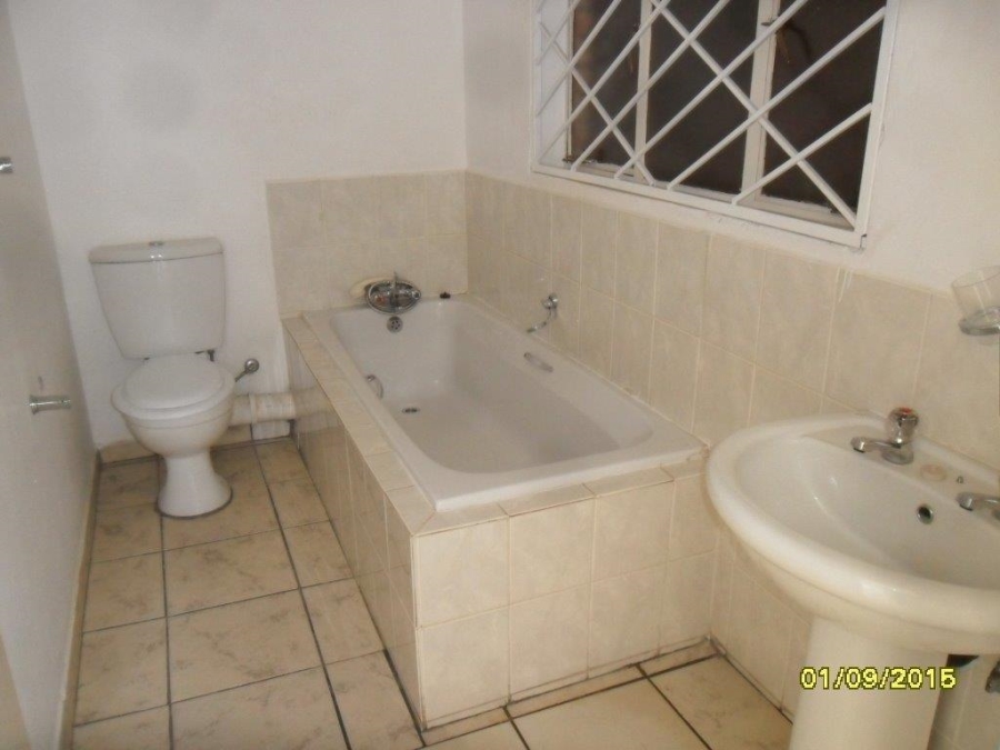 To Let 2 Bedroom Property for Rent in Greenhills Gauteng