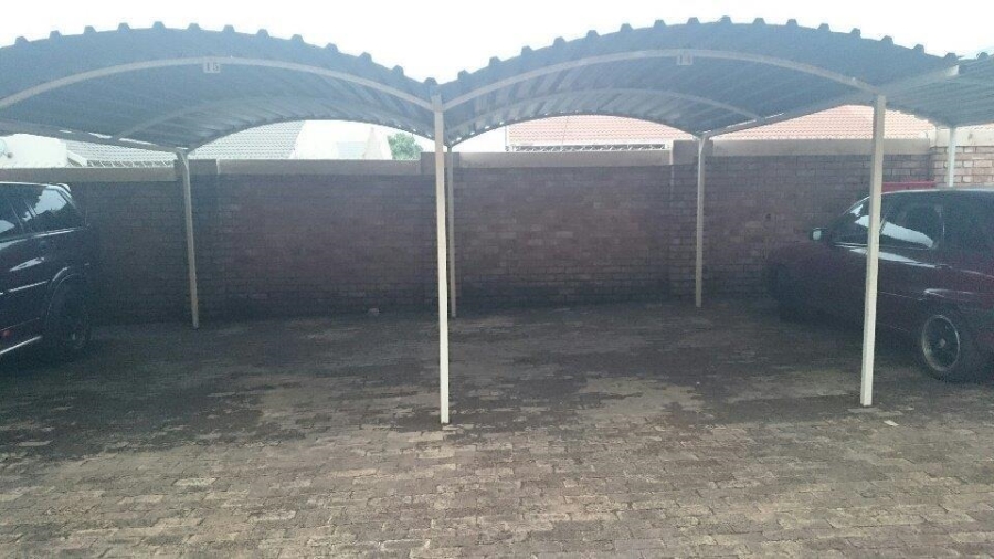To Let 2 Bedroom Property for Rent in Greenhills Gauteng
