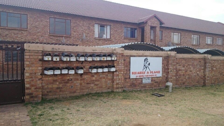 To Let 2 Bedroom Property for Rent in Greenhills Gauteng