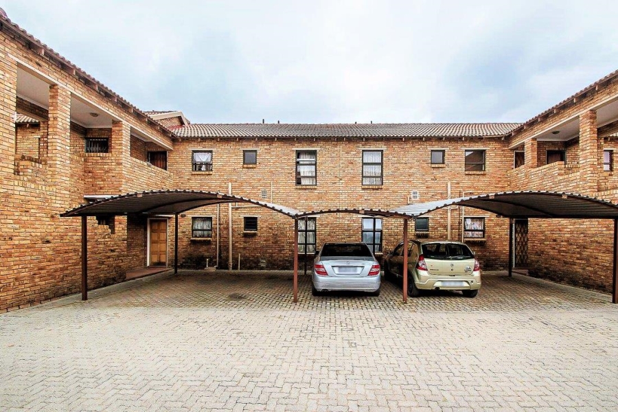 2 Bedroom Property for Sale in Groblerpark Gauteng