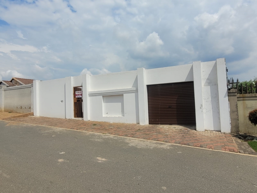 To Let 2 Bedroom Property for Rent in Fleurhof Gauteng
