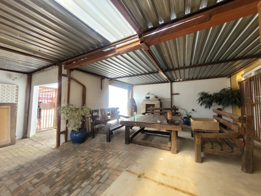 To Let 2 Bedroom Property for Rent in Fleurhof Gauteng