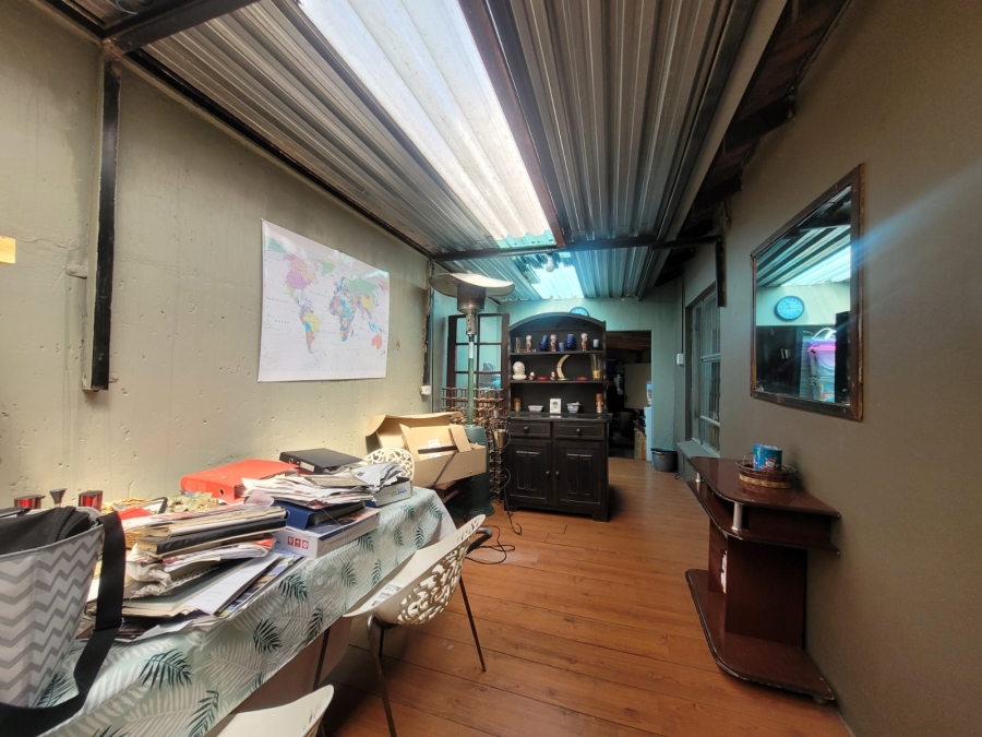 To Let 2 Bedroom Property for Rent in Fleurhof Gauteng