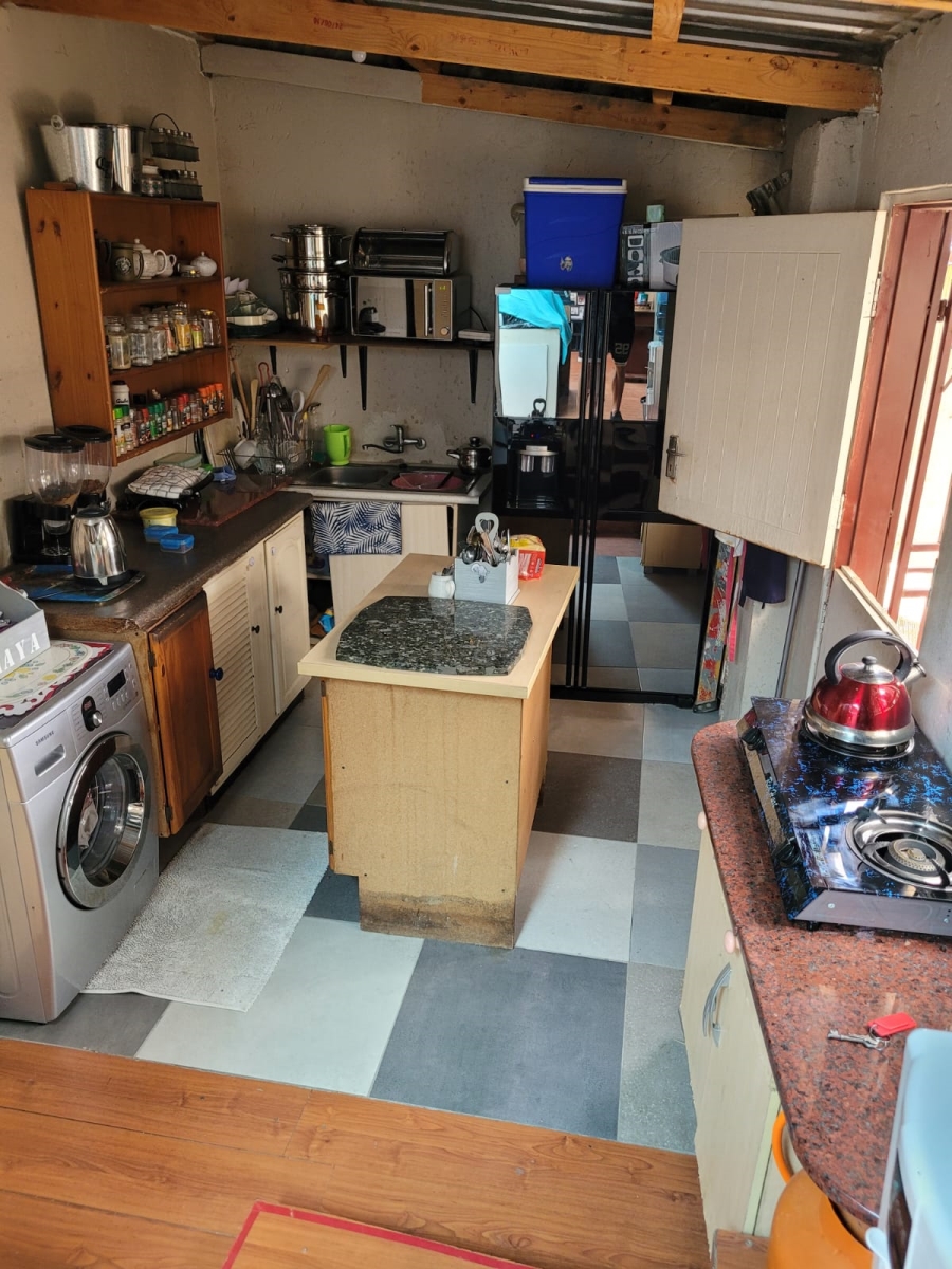 To Let 2 Bedroom Property for Rent in Fleurhof Gauteng