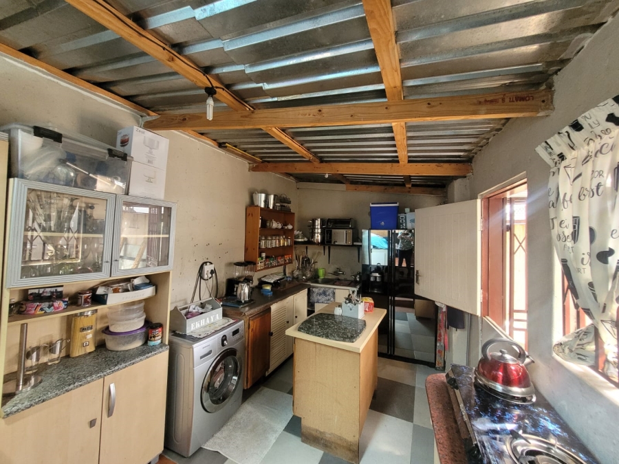 To Let 2 Bedroom Property for Rent in Fleurhof Gauteng