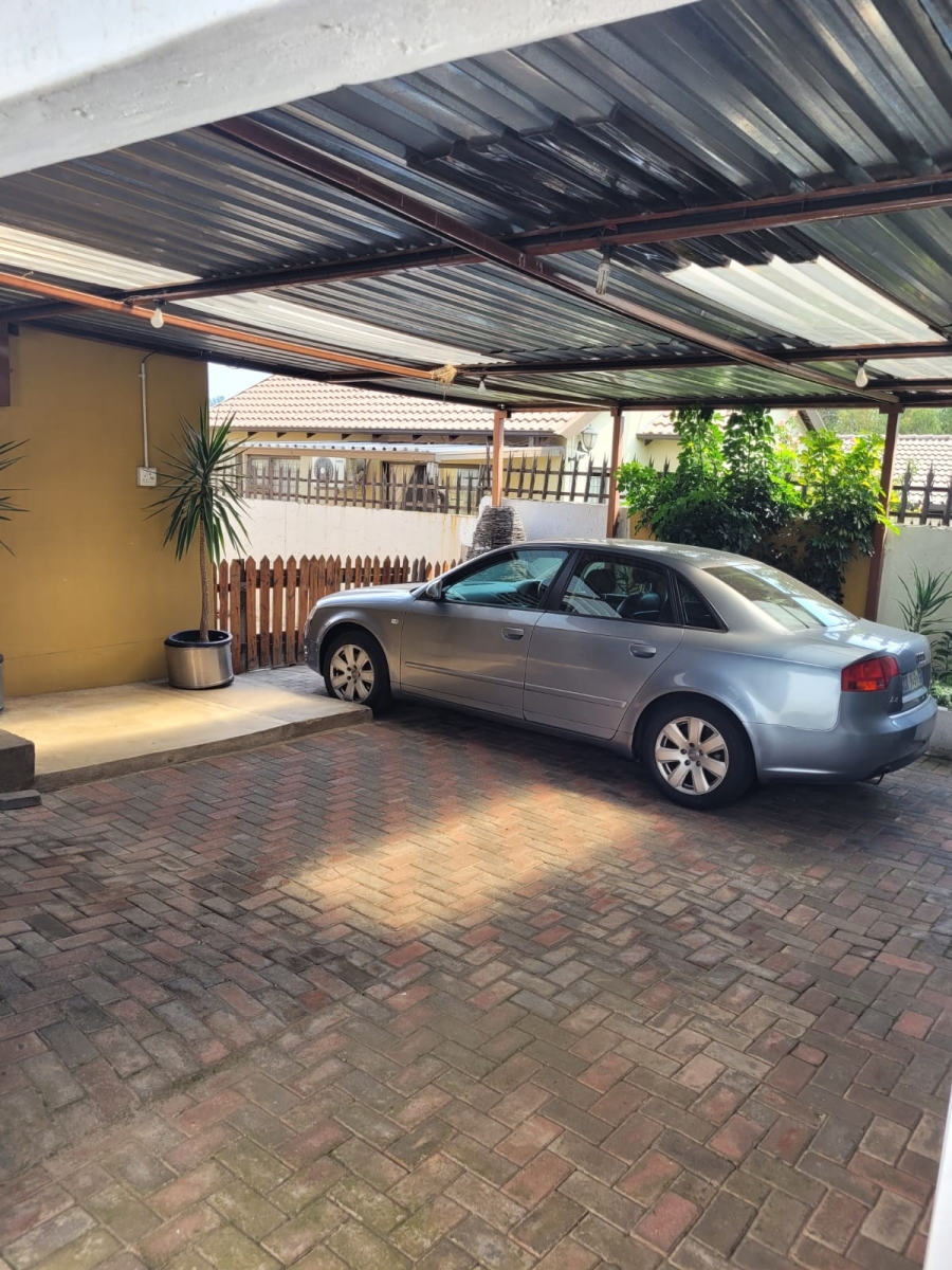 To Let 2 Bedroom Property for Rent in Fleurhof Gauteng