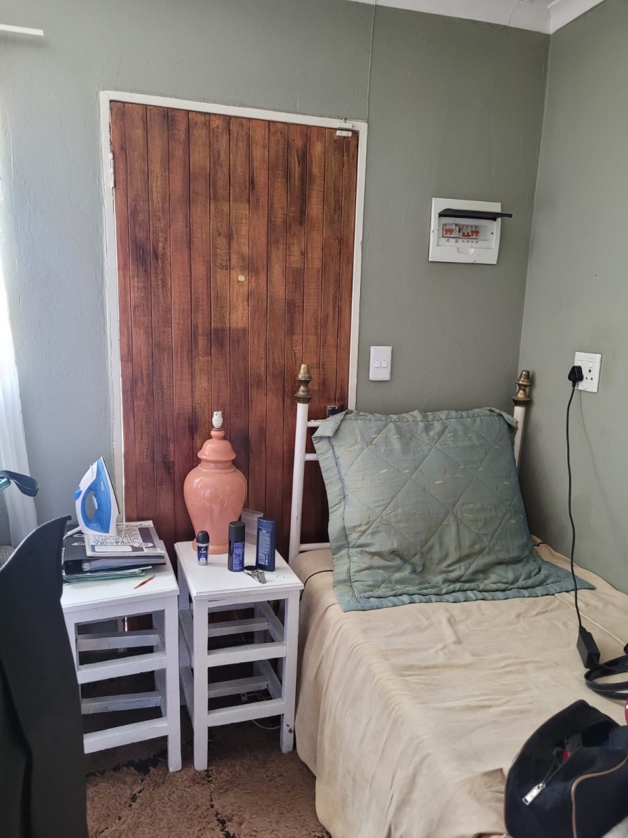 To Let 2 Bedroom Property for Rent in Fleurhof Gauteng