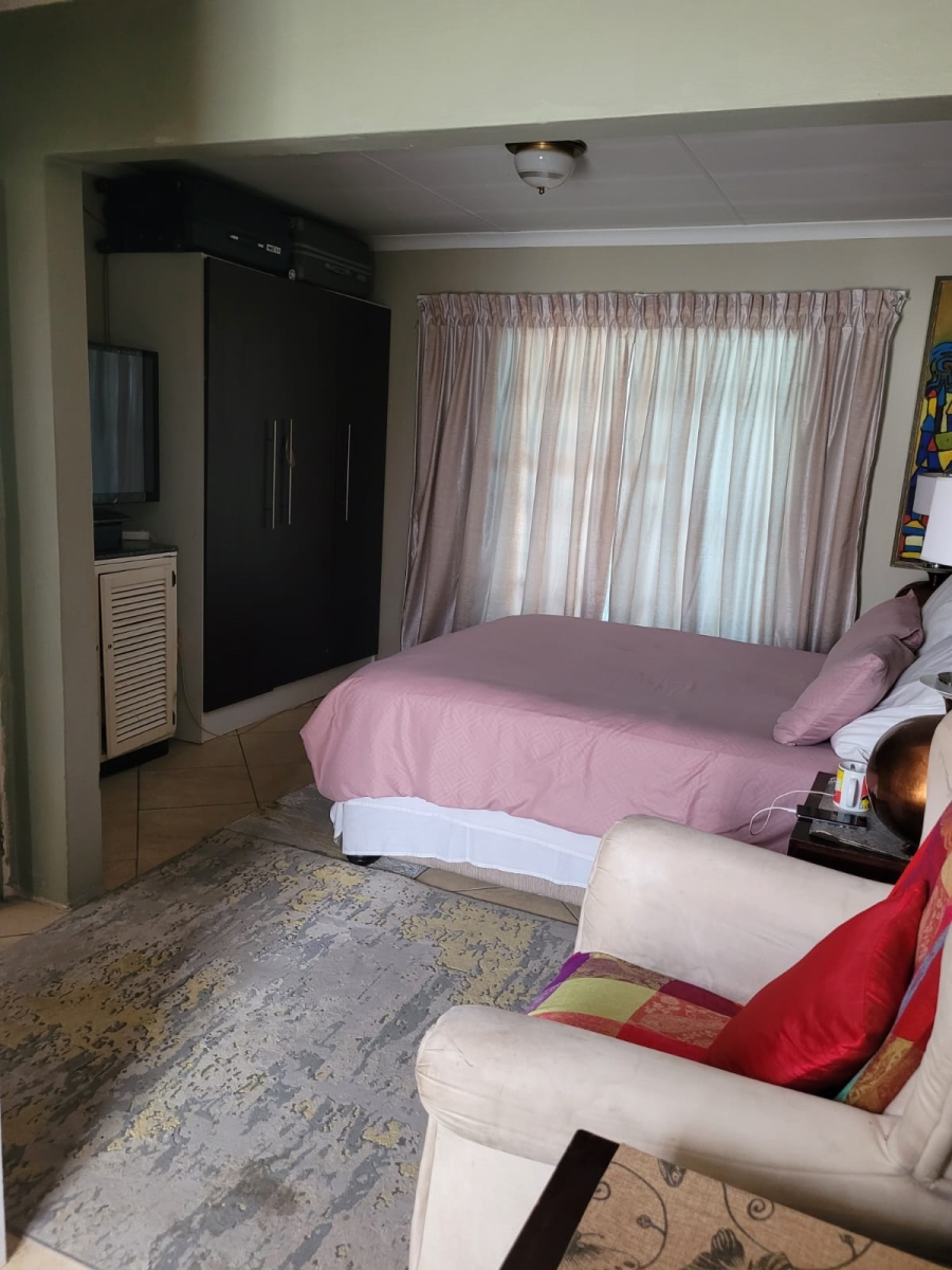 To Let 2 Bedroom Property for Rent in Fleurhof Gauteng