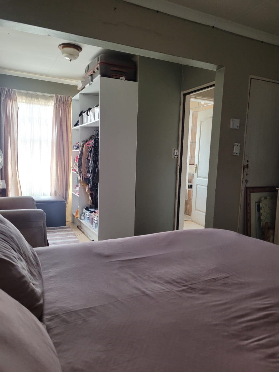 To Let 2 Bedroom Property for Rent in Fleurhof Gauteng