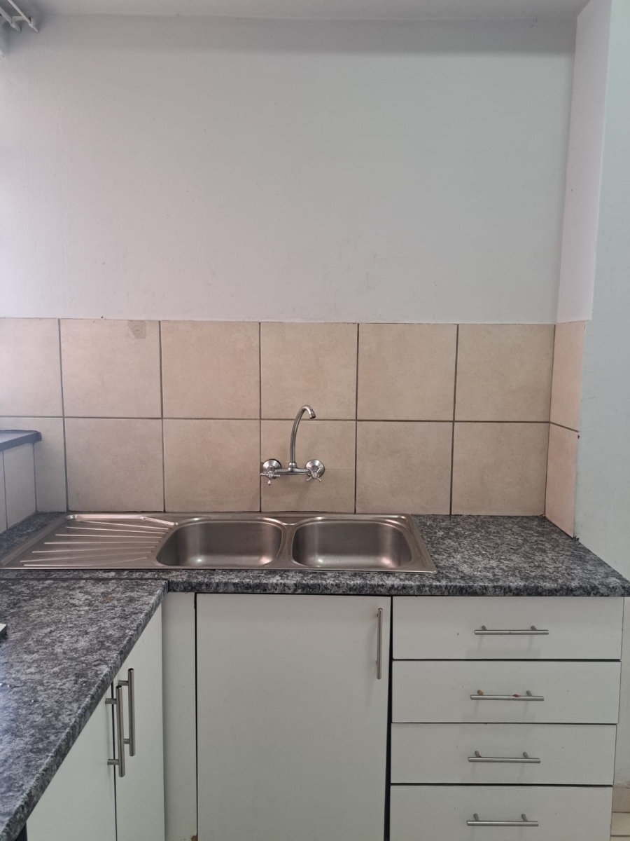 To Let 2 Bedroom Property for Rent in Roodepoort Gauteng