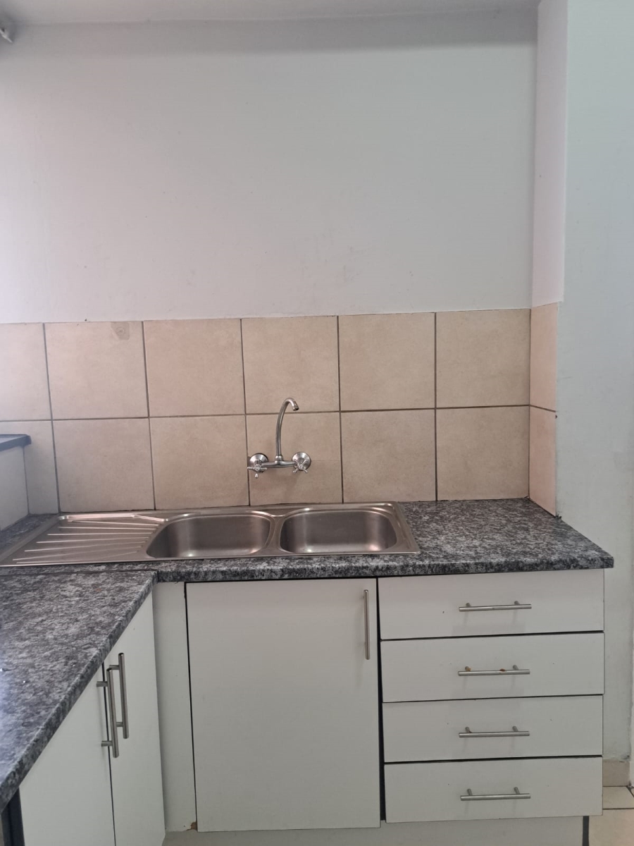 To Let 2 Bedroom Property for Rent in Roodepoort Gauteng
