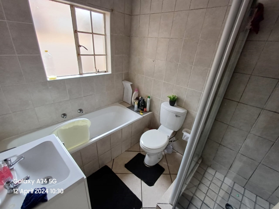 2 Bedroom Property for Sale in Wilgeheuwel Gauteng