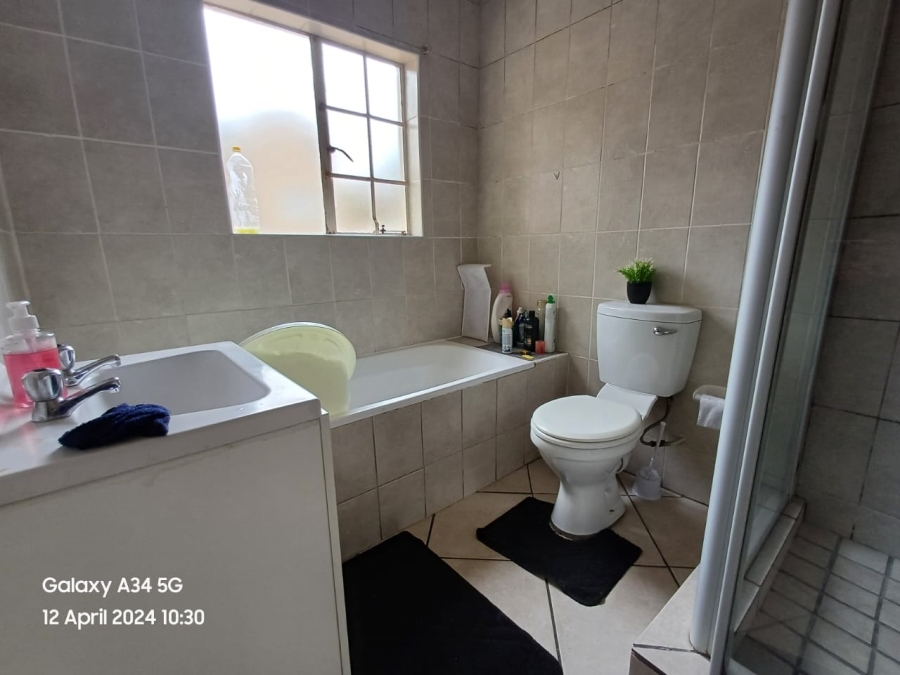 2 Bedroom Property for Sale in Wilgeheuwel Gauteng