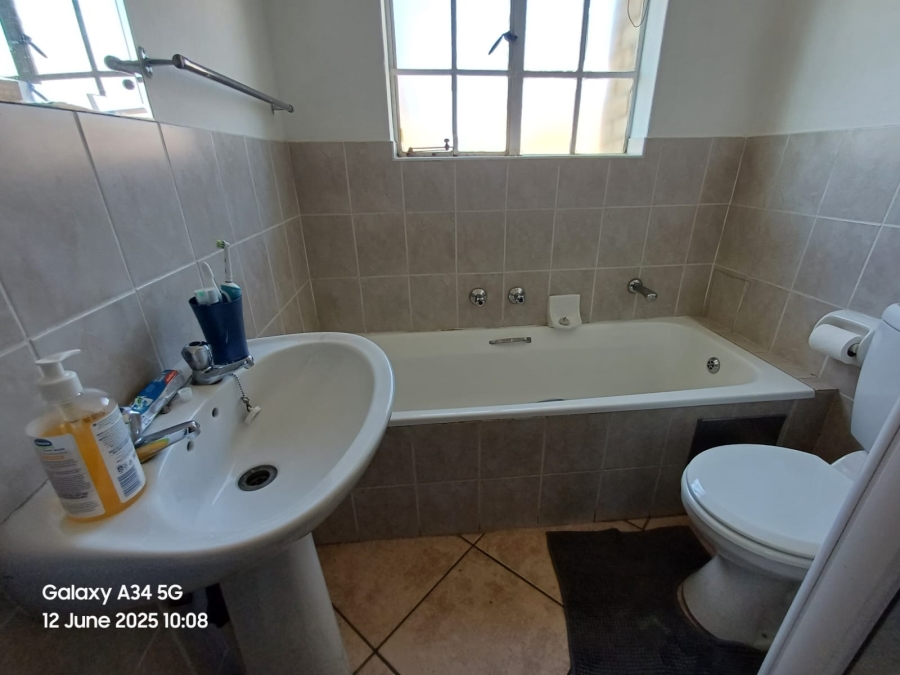 2 Bedroom Property for Sale in Helikonpark Gauteng