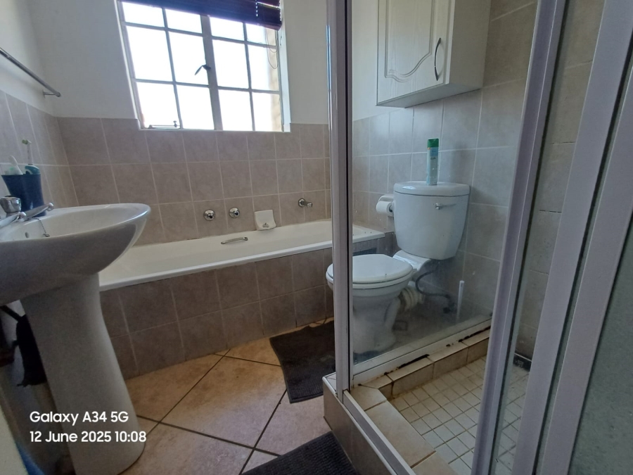 2 Bedroom Property for Sale in Helikonpark Gauteng