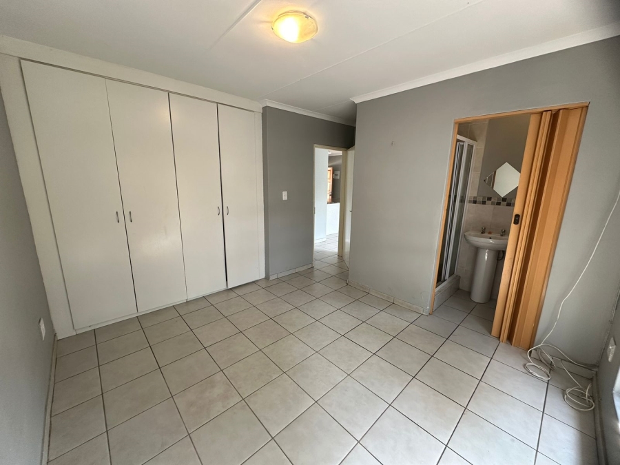2 Bedroom Property for Sale in Groblerpark Gauteng