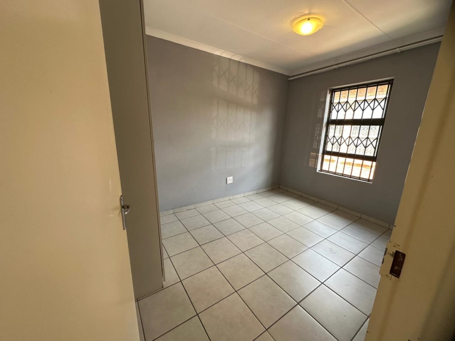 2 Bedroom Property for Sale in Groblerpark Gauteng