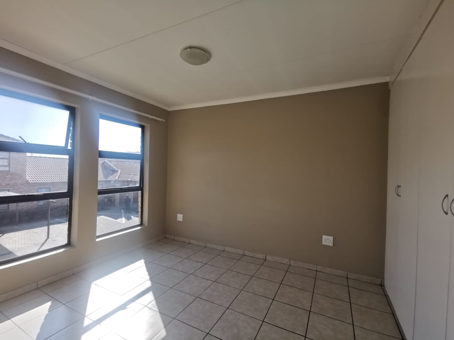 2 Bedroom Property for Sale in Groblerpark Gauteng
