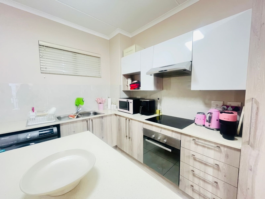 To Let 1 Bedroom Property for Rent in Noordhang Gauteng