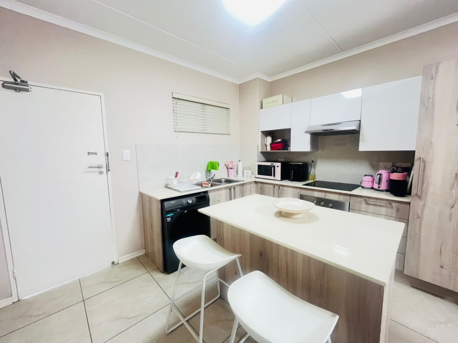 To Let 1 Bedroom Property for Rent in Noordhang Gauteng