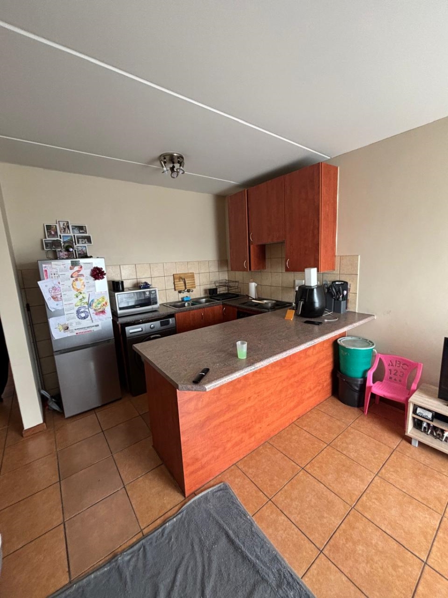 1 Bedroom Property for Sale in Grand Central Gauteng