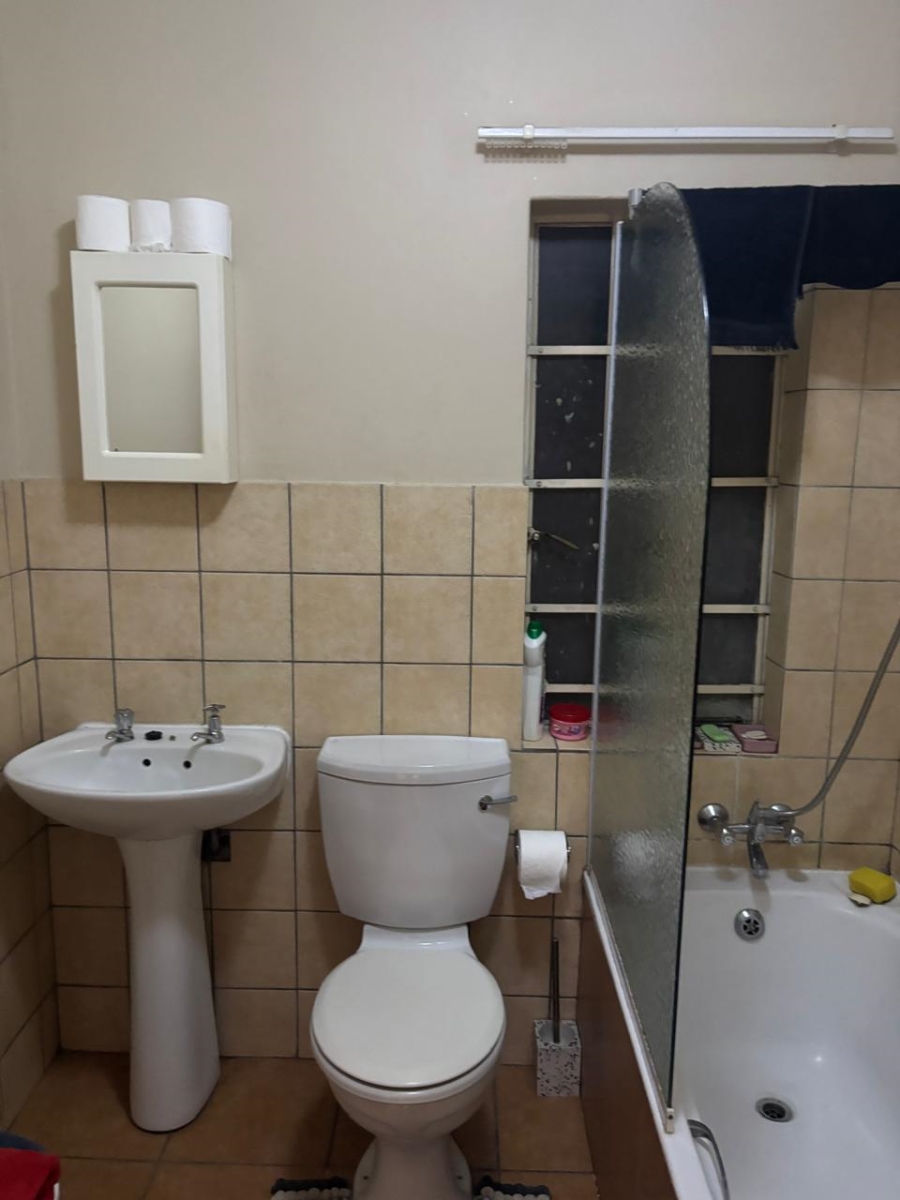 1 Bedroom Property for Sale in Grand Central Gauteng