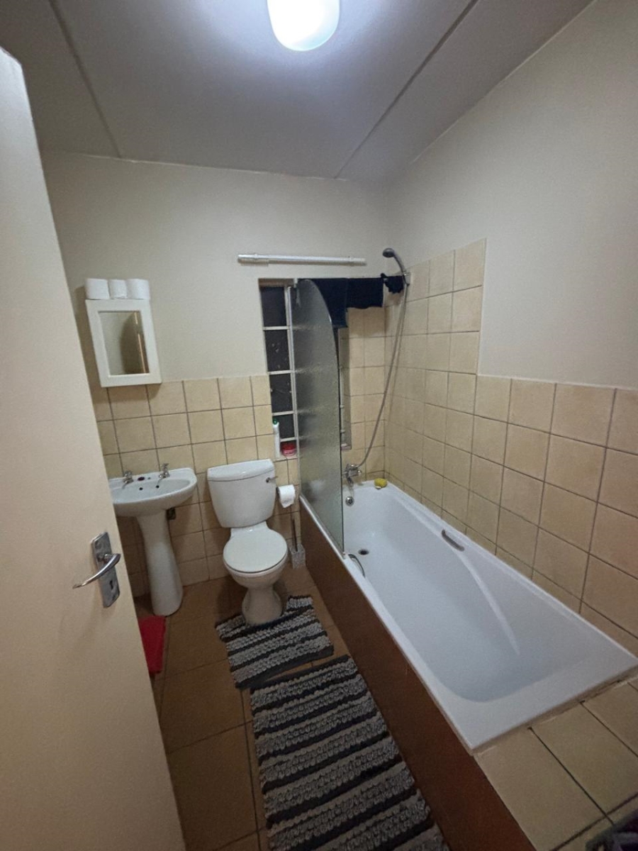 1 Bedroom Property for Sale in Grand Central Gauteng