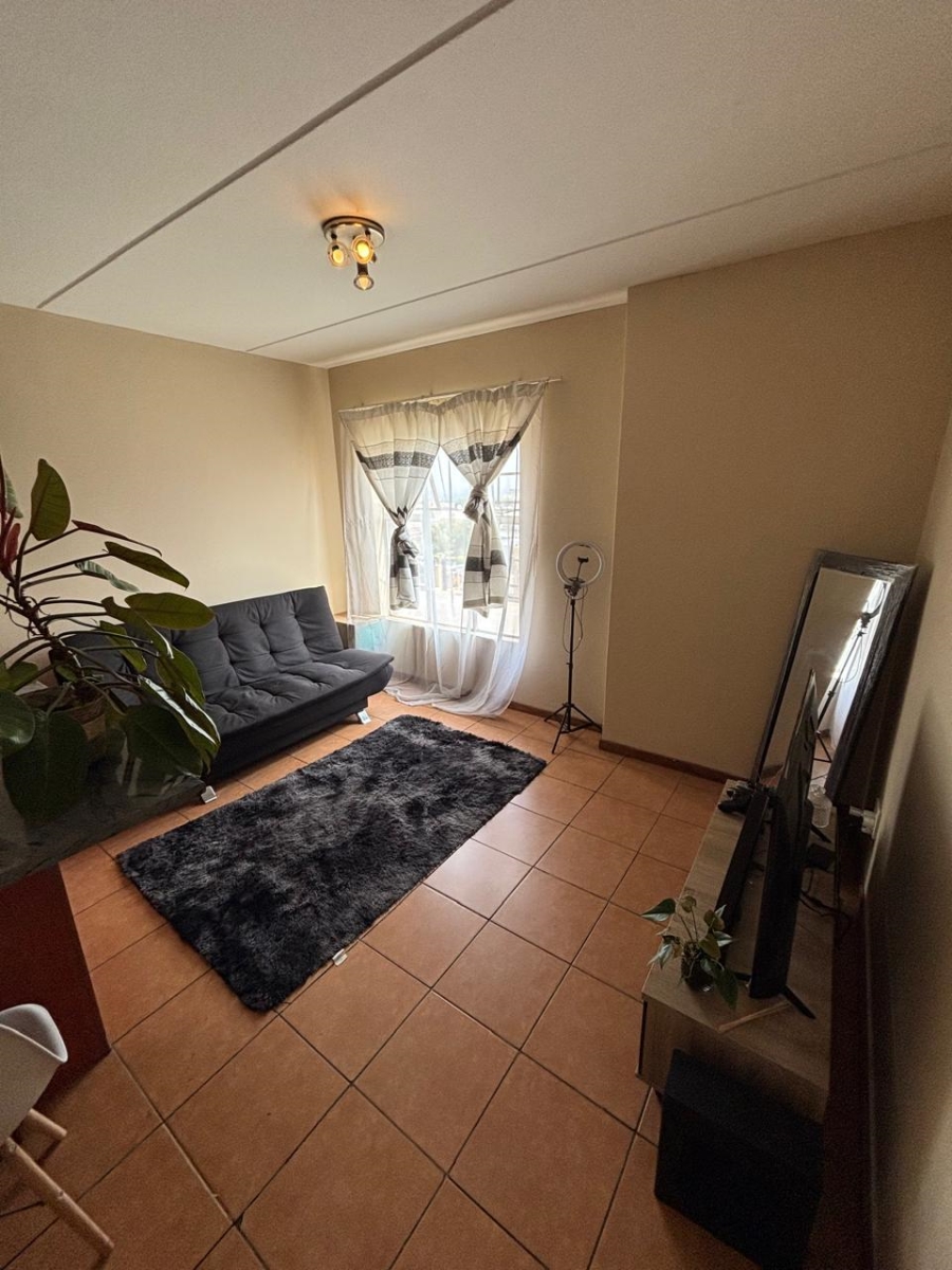 1 Bedroom Property for Sale in Grand Central Gauteng