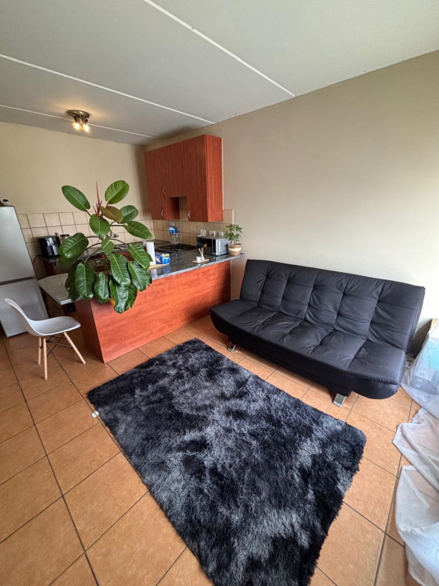 1 Bedroom Property for Sale in Grand Central Gauteng
