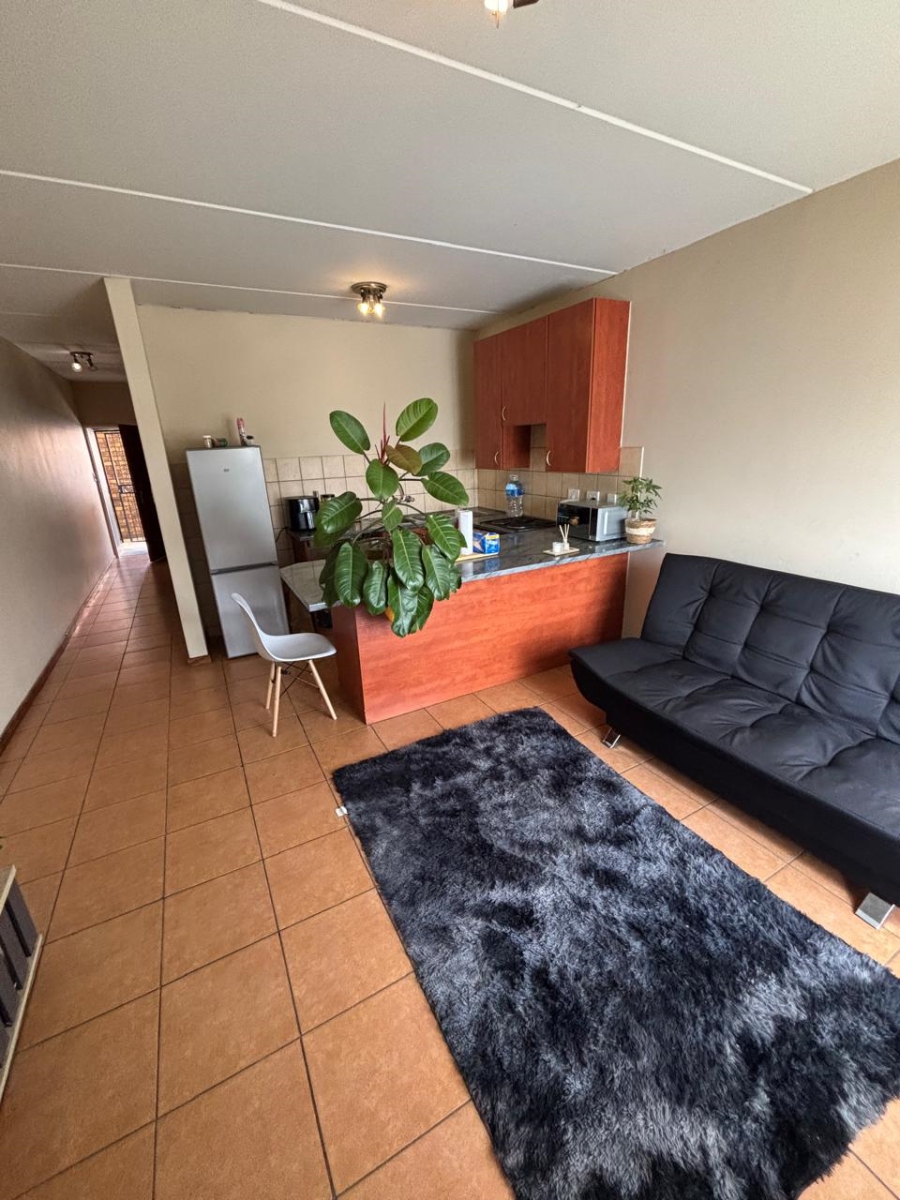 1 Bedroom Property for Sale in Grand Central Gauteng
