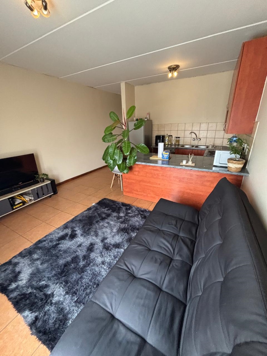 1 Bedroom Property for Sale in Grand Central Gauteng