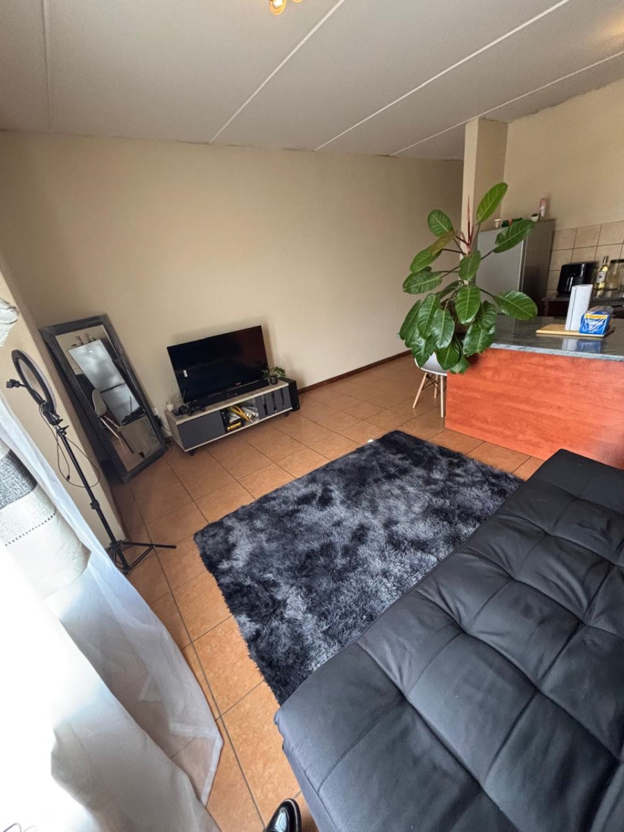 1 Bedroom Property for Sale in Grand Central Gauteng