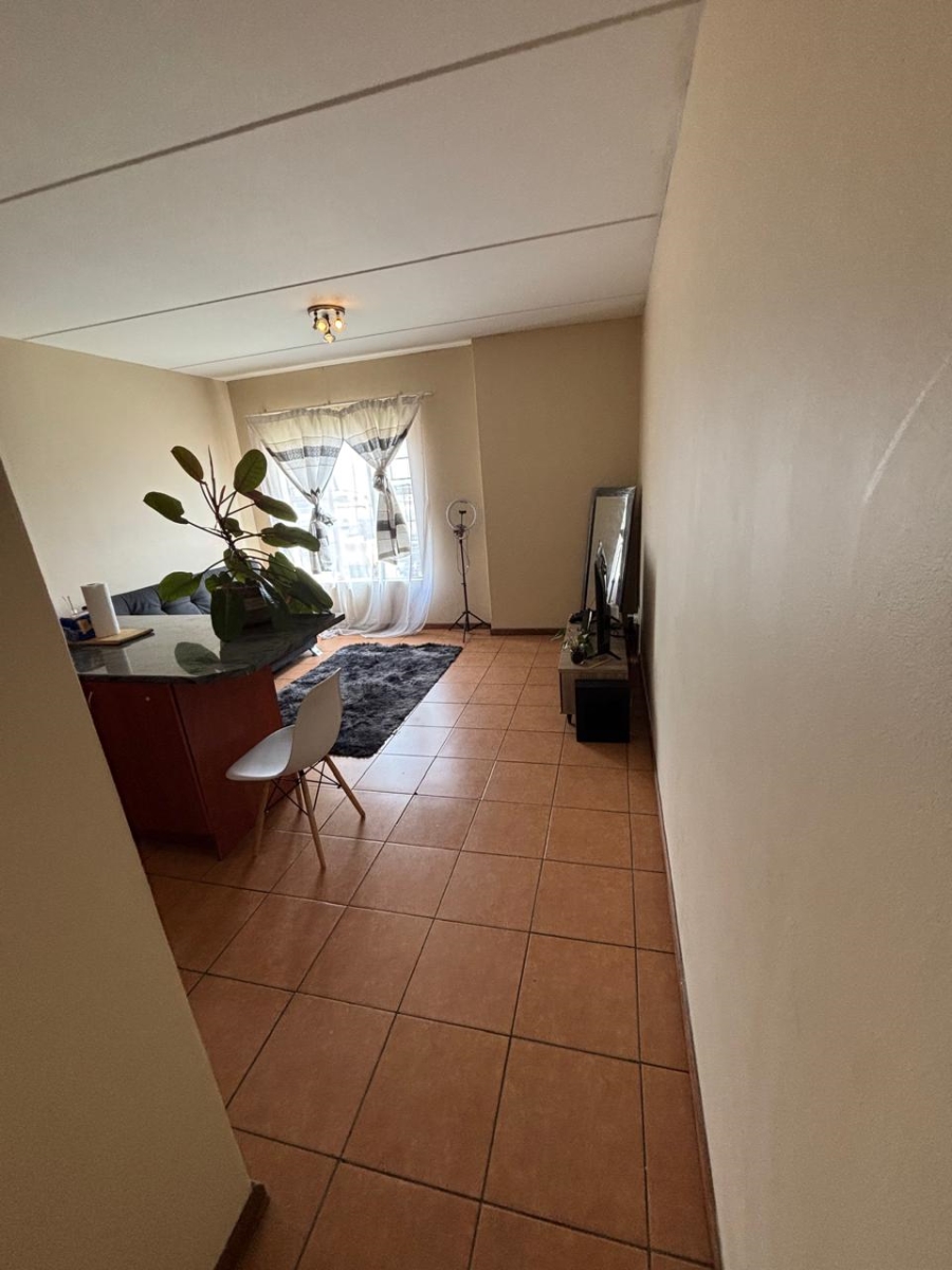 1 Bedroom Property for Sale in Grand Central Gauteng
