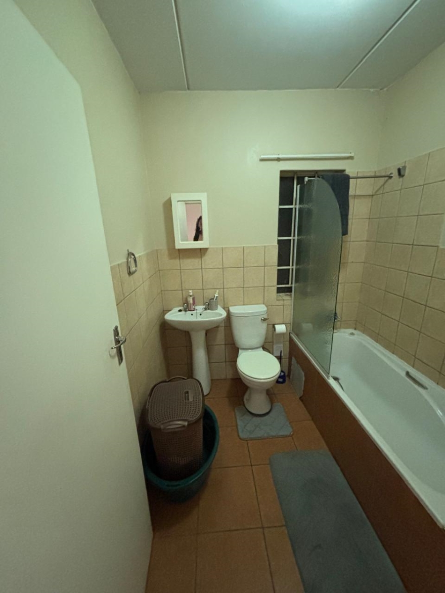 1 Bedroom Property for Sale in Grand Central Gauteng